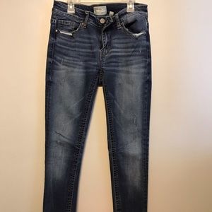 Buckle skinny jeans